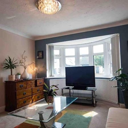 1 Bedroom Self Contained Apartment In Christchurch 维克顿 外观 照片