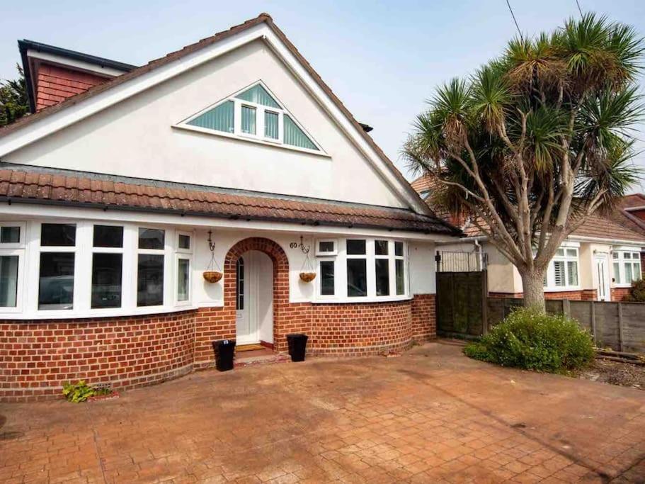 1 Bedroom Self Contained Apartment In Christchurch 维克顿 外观 照片