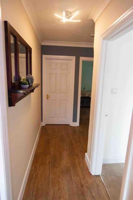 1 Bedroom Self Contained Apartment In Christchurch 维克顿 外观 照片