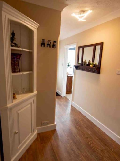 1 Bedroom Self Contained Apartment In Christchurch 维克顿 外观 照片